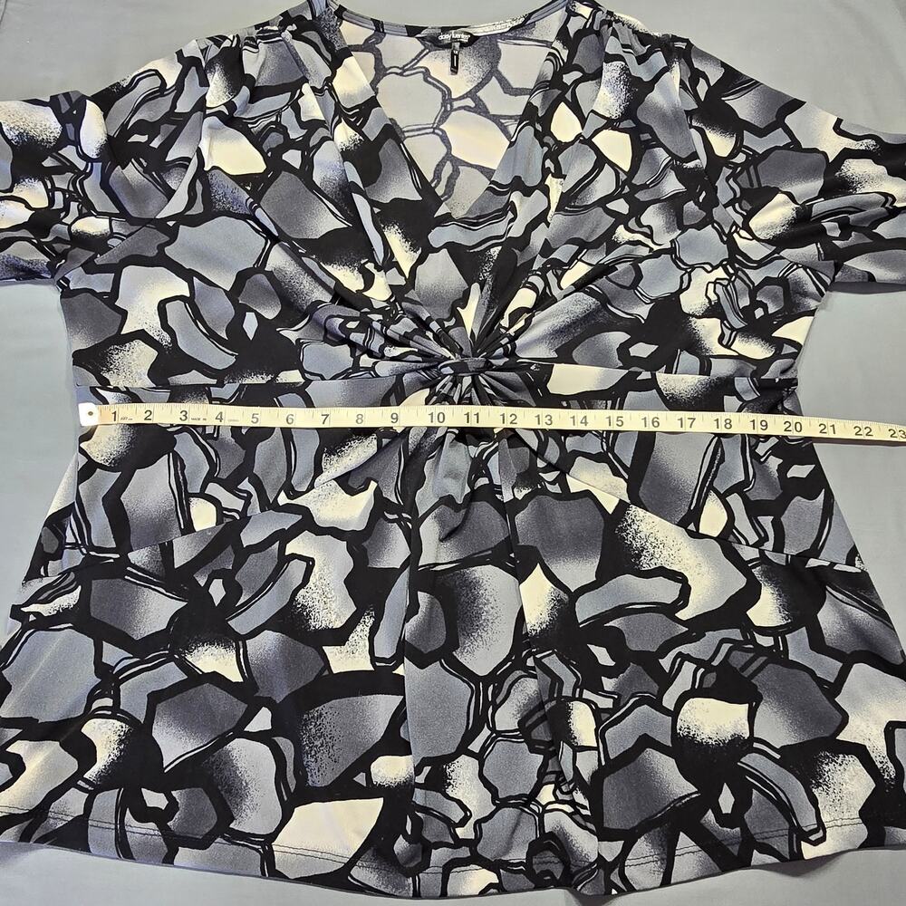 Daisy Fuentes Black Shirt Stretch Preppy Geo Print V-Neck 3/4 Sleeves Women's 1X - Picture 7 of 10